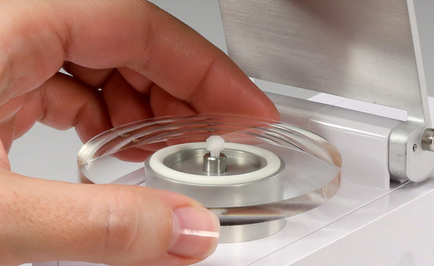 Sample on a thin-film thickness measurement instrument